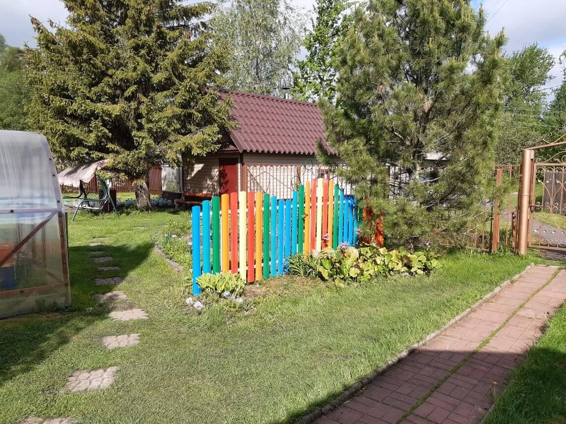 забор из разноцветного штакетника односторонний фото2 в Рыбинске