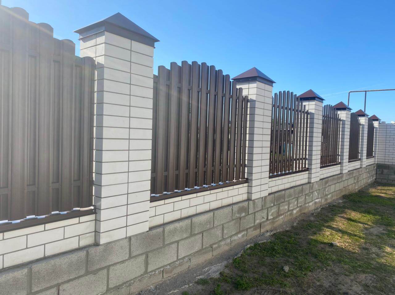 zabor-iz-shtaketnika-ral8017-shokolad-foto1 в Рыбинске