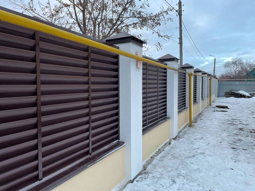 Забор-жалюзи ral8017/8017 шоколад двусторонний фото1 в Рыбинске