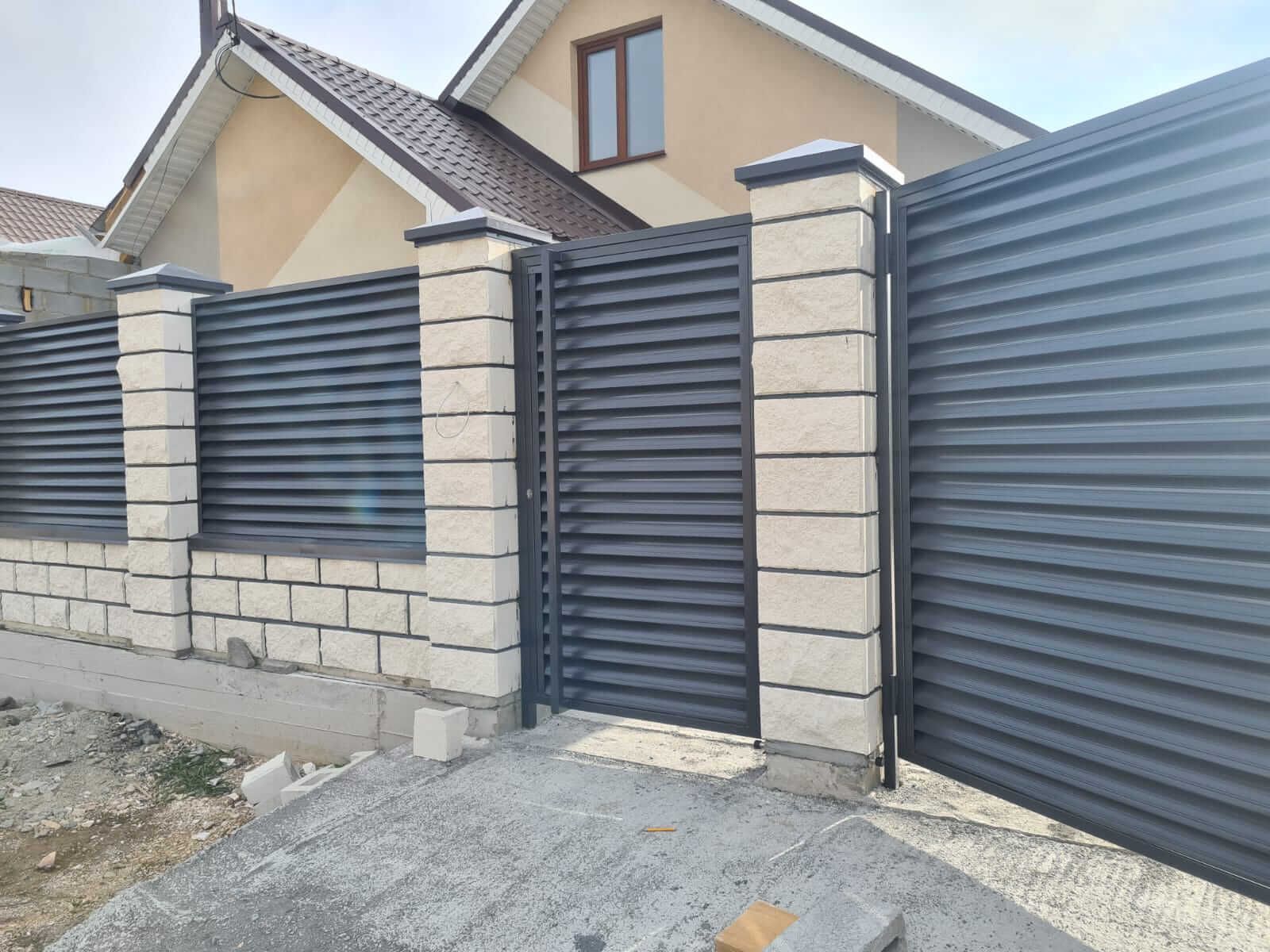 Забор из ламелей Еврожалюзи 38м RAL7024/7024 Серый Графит двусторонний фото 1 в Рыбинске