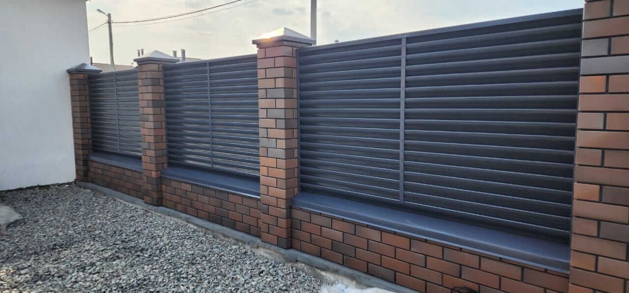 Забор из ламелей еврожалюзи 22м RAL7024/7024 Серый Графит двусторонний фото 1 в Рыбинске