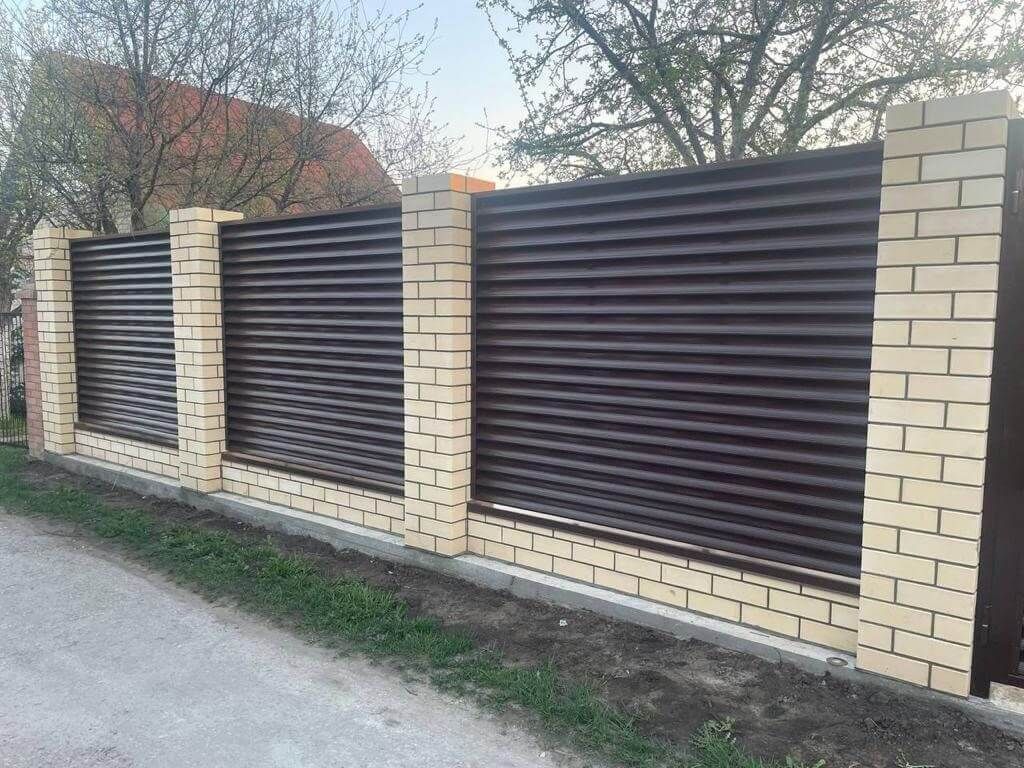 Забор c ламелями Еврожалюзи 23м RAL8017/8017 Шоколад 2-х сторонний фото 3 в Рыбинске