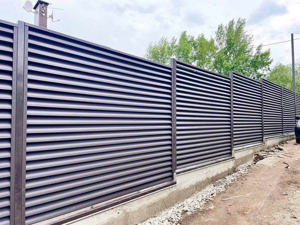 Забор-жалюзи с ламелями еврожалюзи 29м RAL8019/8019 Темный Шоколад МАТТЕ двухсторонний в Рыбинске