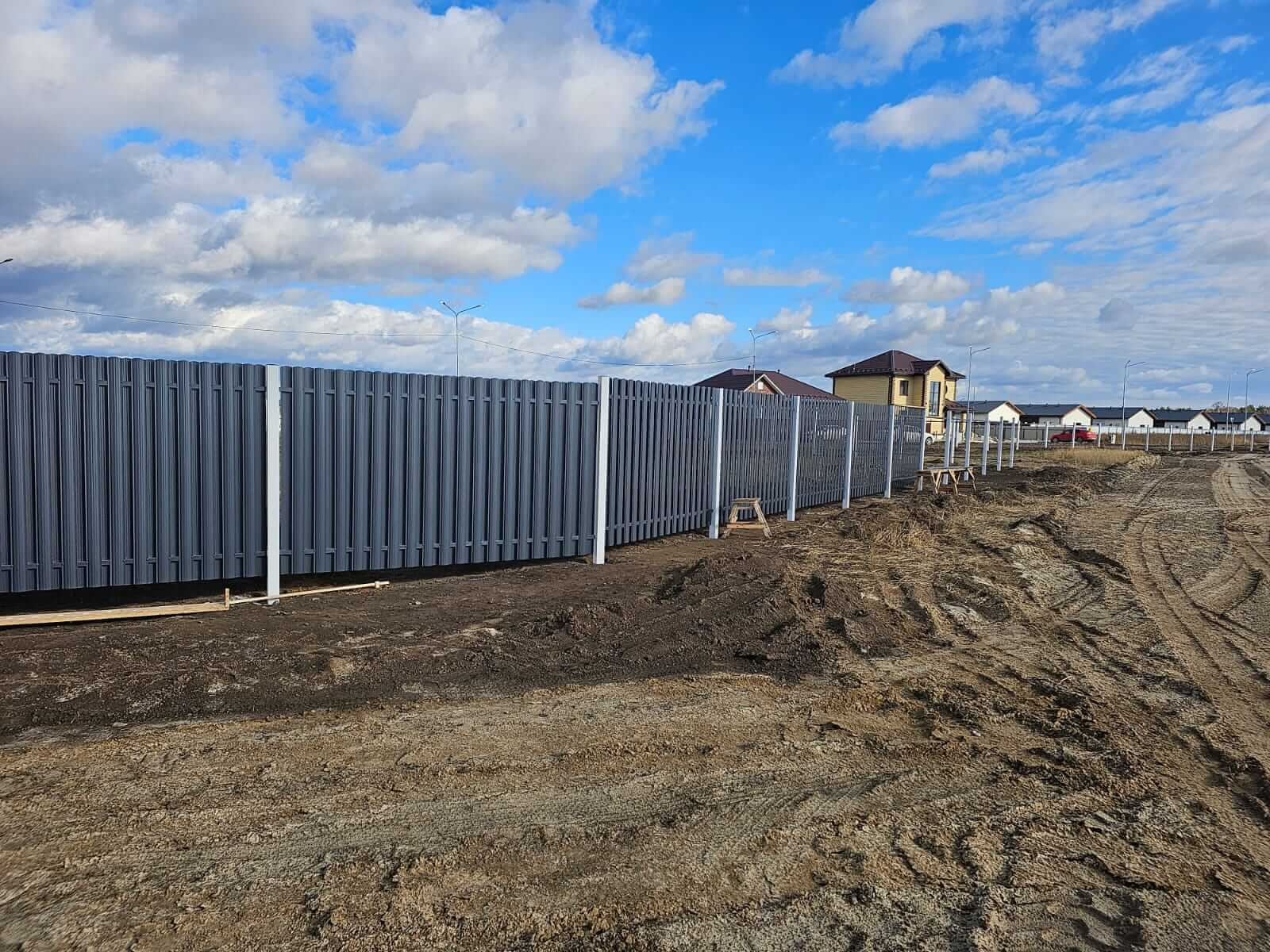 Забор из евроштакетника 234м RAL7024/7024 Серый Графит двусторонний фото 7 в Рыбинске