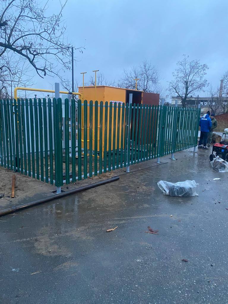 Забор из штакетника ЭКО-М 12м RAL6005 Зеленый Мох фото 1 в Рыбинске