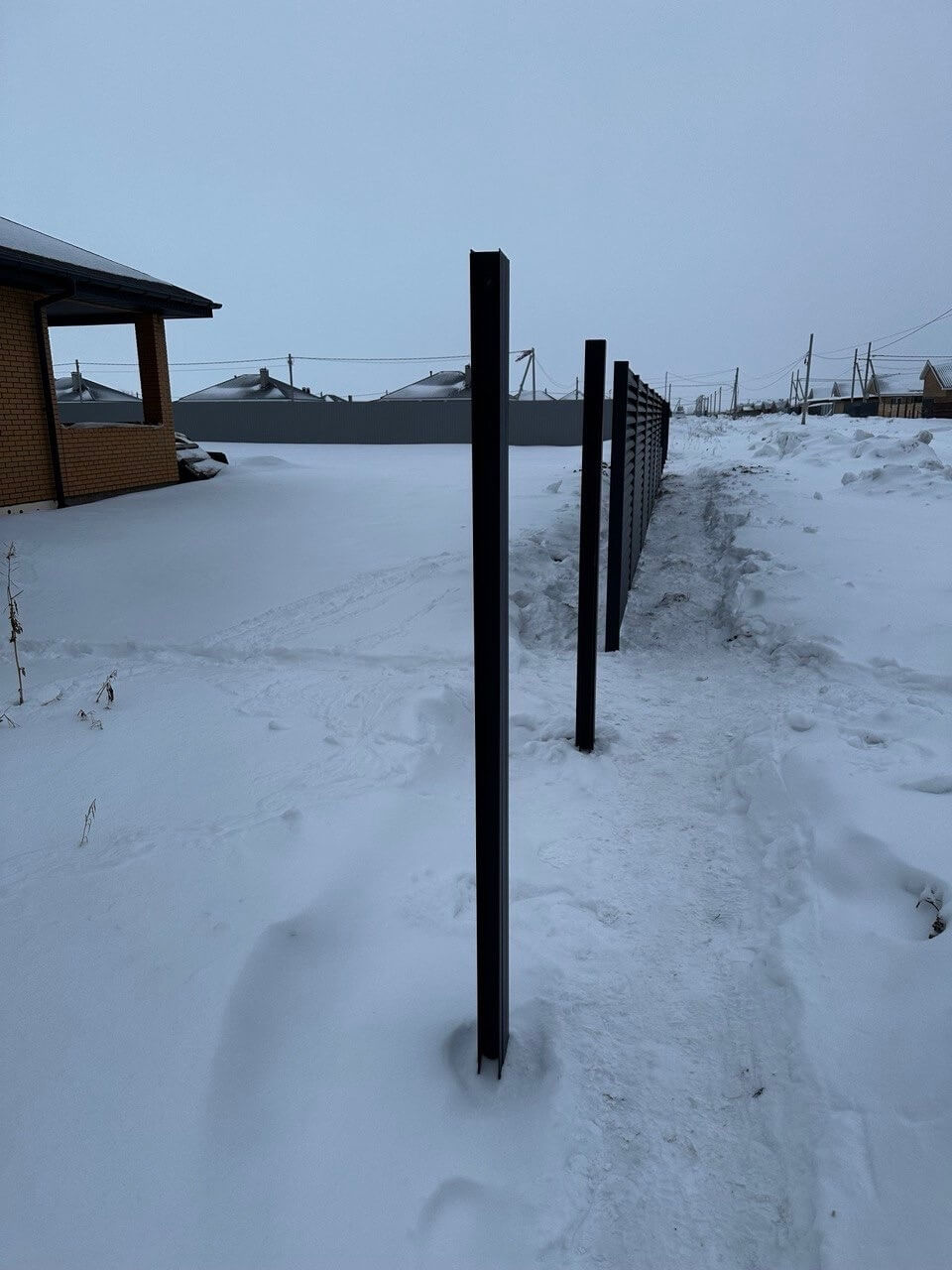 Забор-жалюзи из ламелей еврожалюзи 57м RAL7024 Серый Графит МАТТЕ фото 5 в Рыбинске