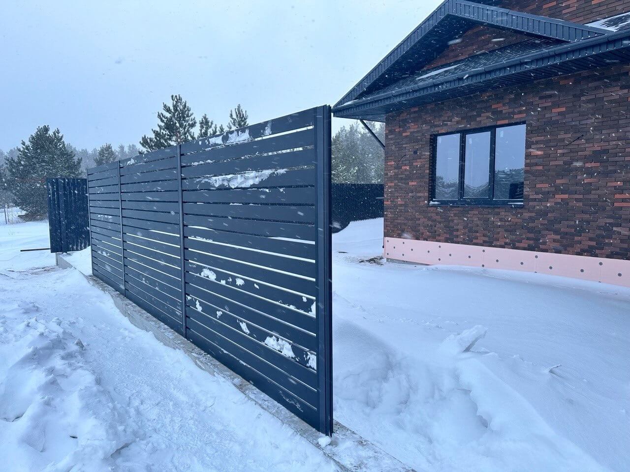 Забор-ранчо из металлопланкена 26м RAL7024 Серый Графит МАТТЕ в Рыбинске