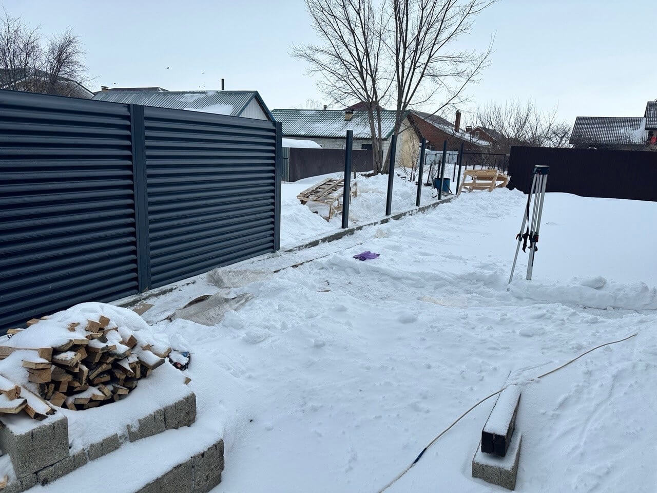 Забор-жалюзи из ламелей Еврожалюзи 32м RAL7024/7024 Серый Графит двусторонний фото 3 в Рыбинске