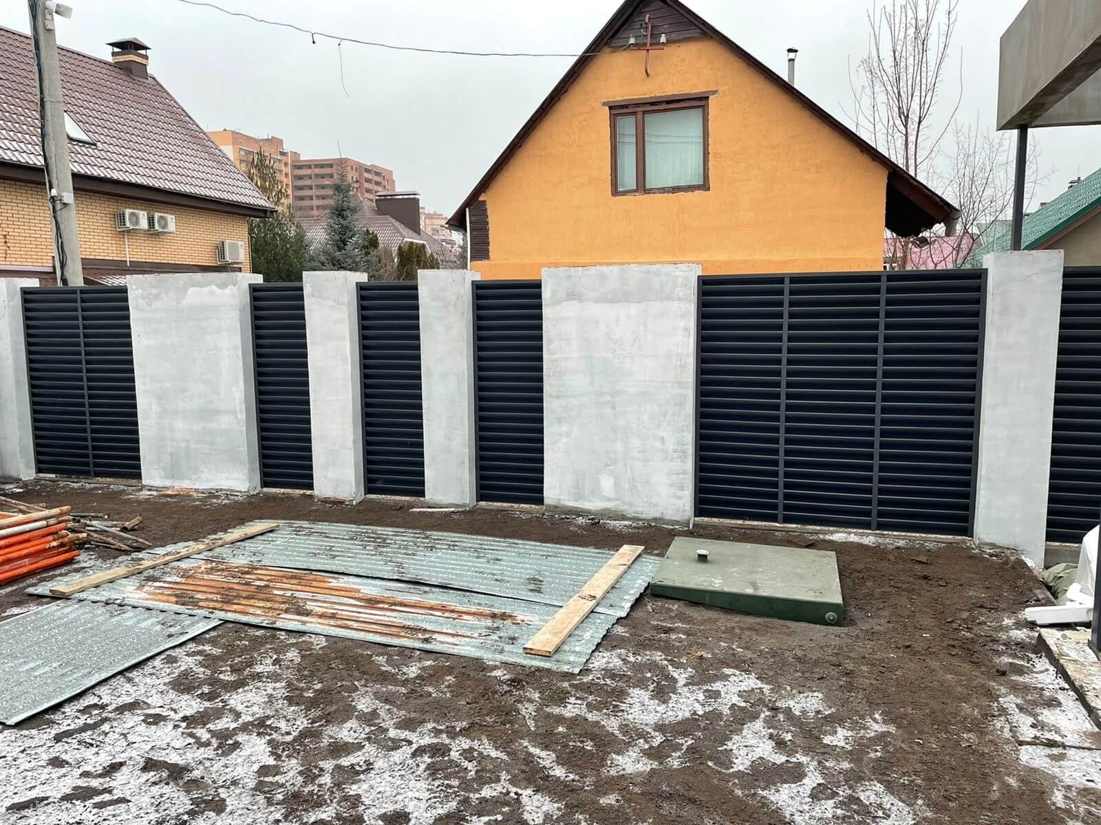 Забор из ламелей еврожалюзи 28м RAL7024/7024 Серый Графит двусторонний в Рыбинске
