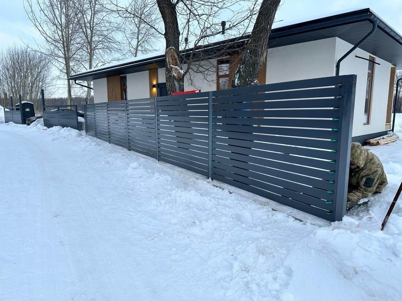 Забор-ранчо из металлопланкена 37м RAL7024 Серый Графит фото 3 в Рыбинске