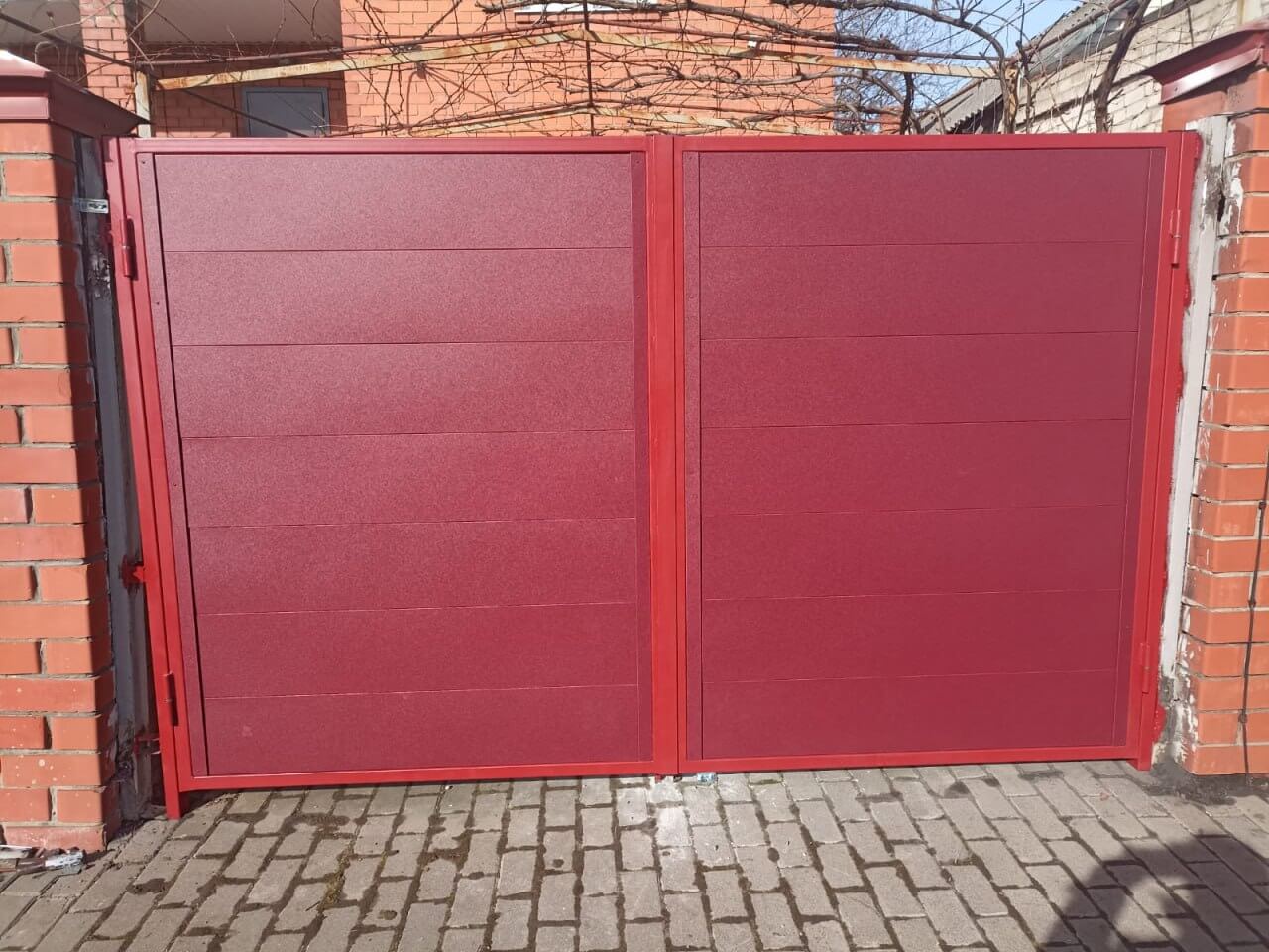 Ворота и калитка из металлопланкена 4м RAL3005 Красное Вино, Стальной Бархат фото 1 в Рыбинске