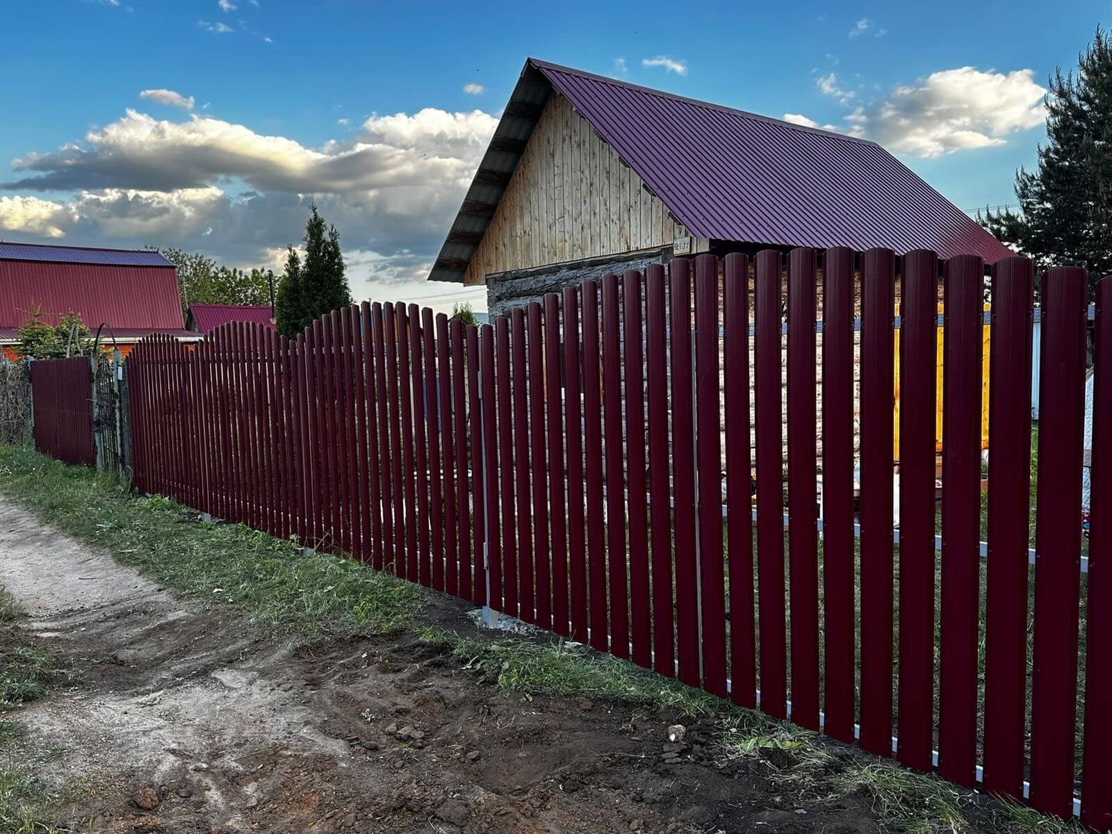 Забор из евроштакетника 28м RAL3005 Красное Вино фото 4 в Рыбинске
