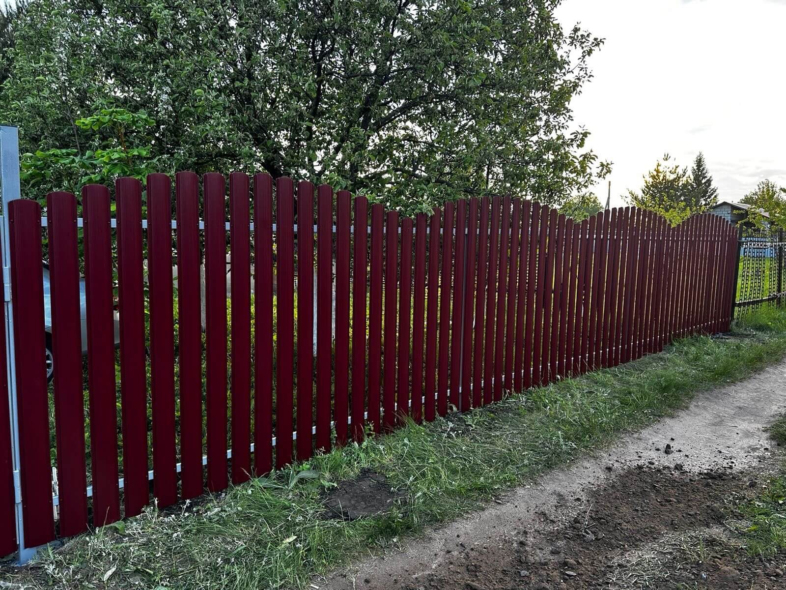 Забор из евроштакетника 28м RAL3005 Красное Вино фото 3 в Рыбинске
