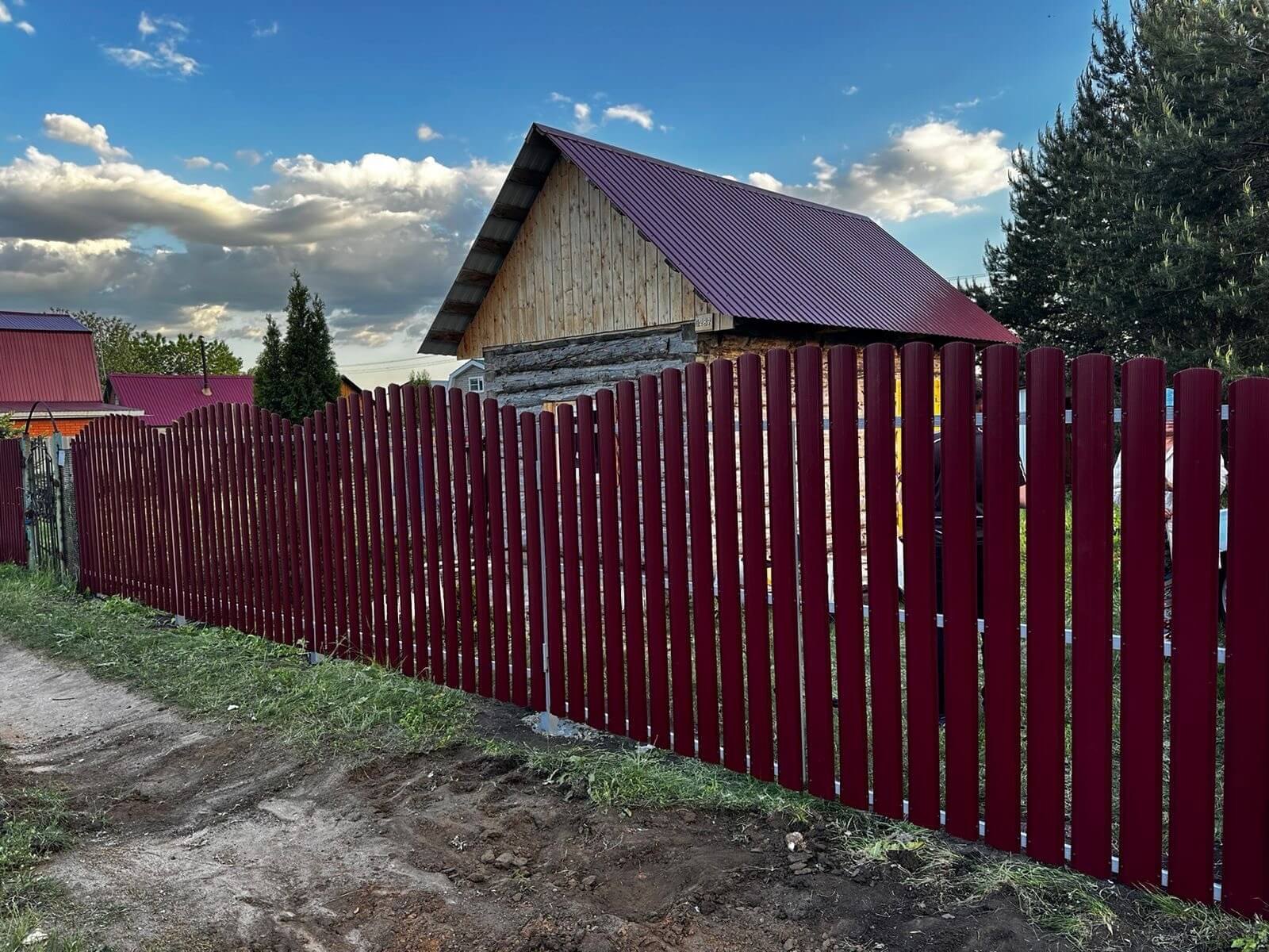 Забор из евроштакетника 28м RAL3005 Красное Вино фото 2 в Рыбинске