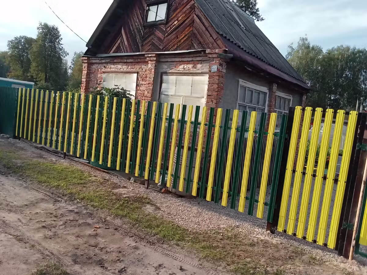 Забор из евроштакетника 13м RAL1018 Желтый фото 1 в Рыбинске