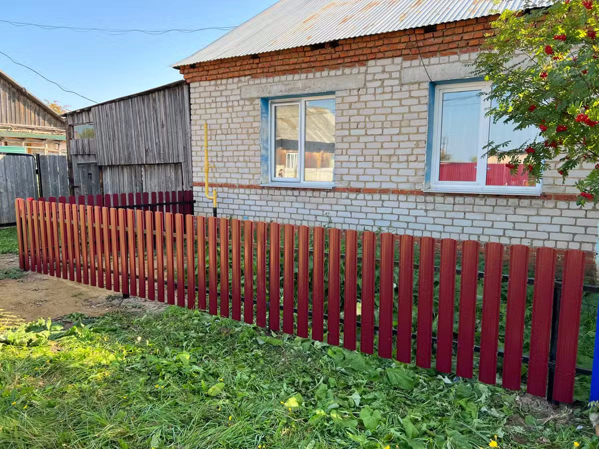 Забор из евроштакетника 9м RAL3005/3005 Красное Вино двусторонний в Рыбинске