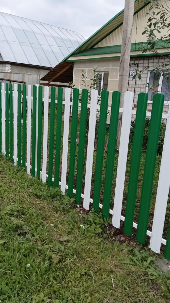 Забор из евроштакетника 10м RAL9003 Белый, RAL6029 Зеленая Мята фото 2 в Рыбинске