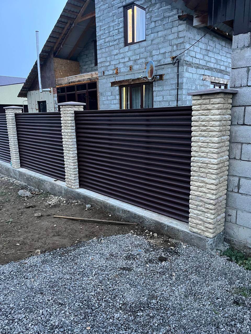 Забор-жалюзи из ламелей ЭКО-Z 18м RAL8017/8017 Шоколад двусторонний фото 2 в Рыбинске