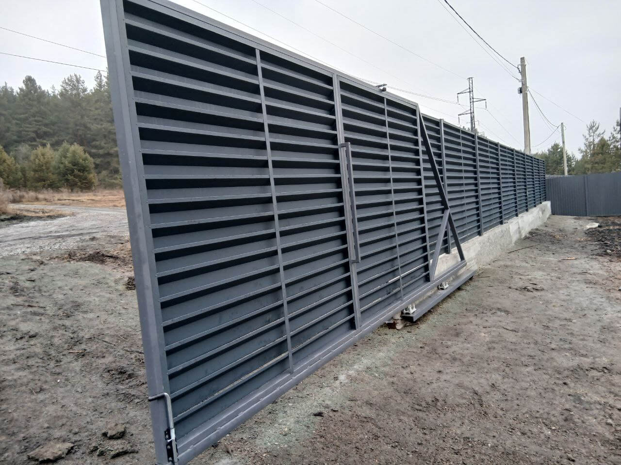 Забор-жалюзи из ламелей Хай-Тек 37м RAL7024/7024 Серый Графит двусторонний МАТТЕ фото 7 в Рыбинске