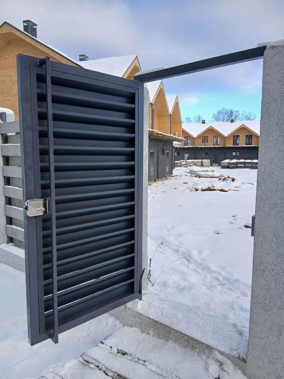 Входная группа из ламелей Хай-Тек RAL7024/7024 Серый Графит двусторонний МАТТЕ фото 21 в Рыбинске