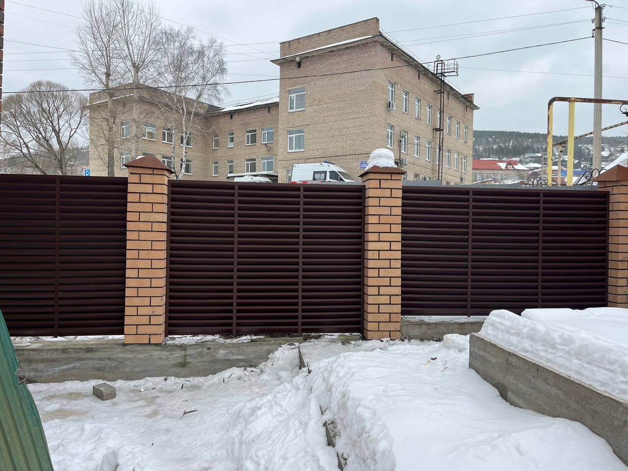 Забор-жалюзи из ламелей ЭКО-Z 87м RAL8017/8017 Шоколад двусторонний МАТТЕ фото 16 в Рыбинске