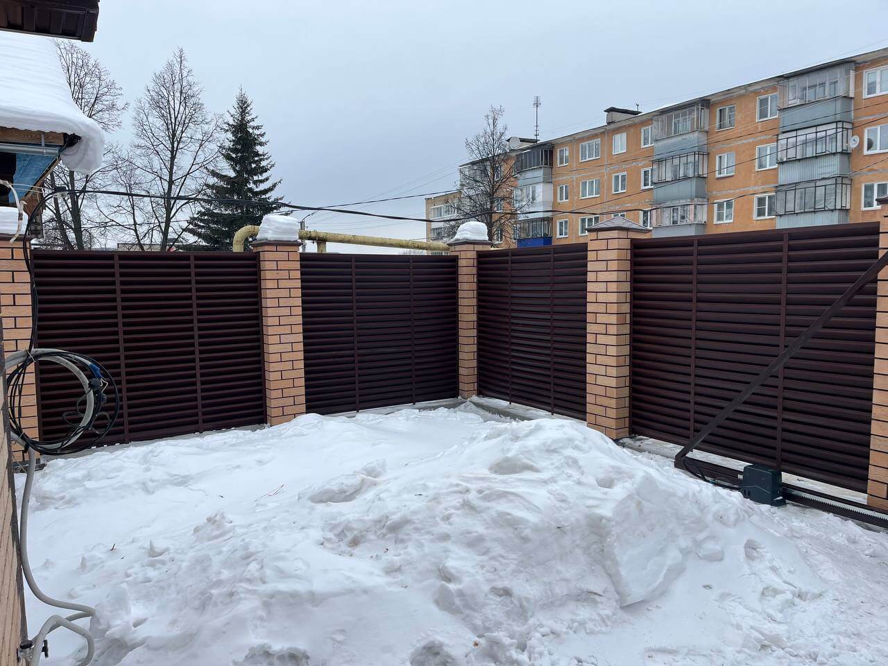 Забор-жалюзи из ламелей ЭКО-Z 87м RAL8017/8017 Шоколад двусторонний МАТТЕ фото 11 в Рыбинске