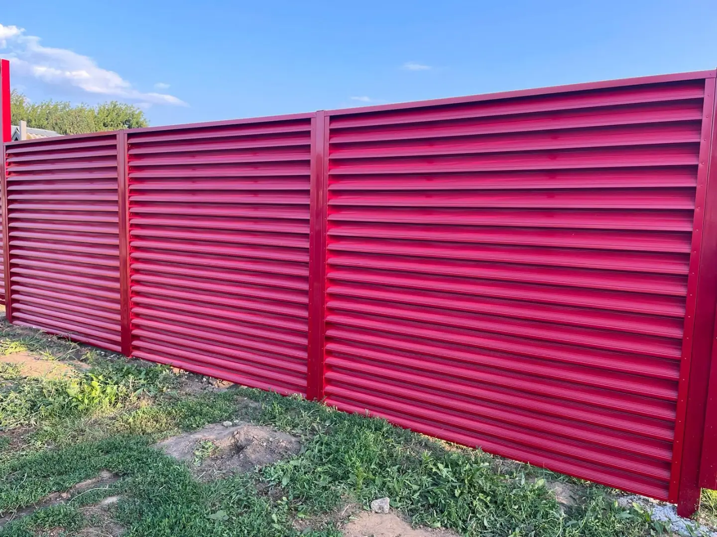 Забор-жалюзи из ламелей Еврожалюзи 24м RAL3003 Рубин фото 2 в Рыбинске
