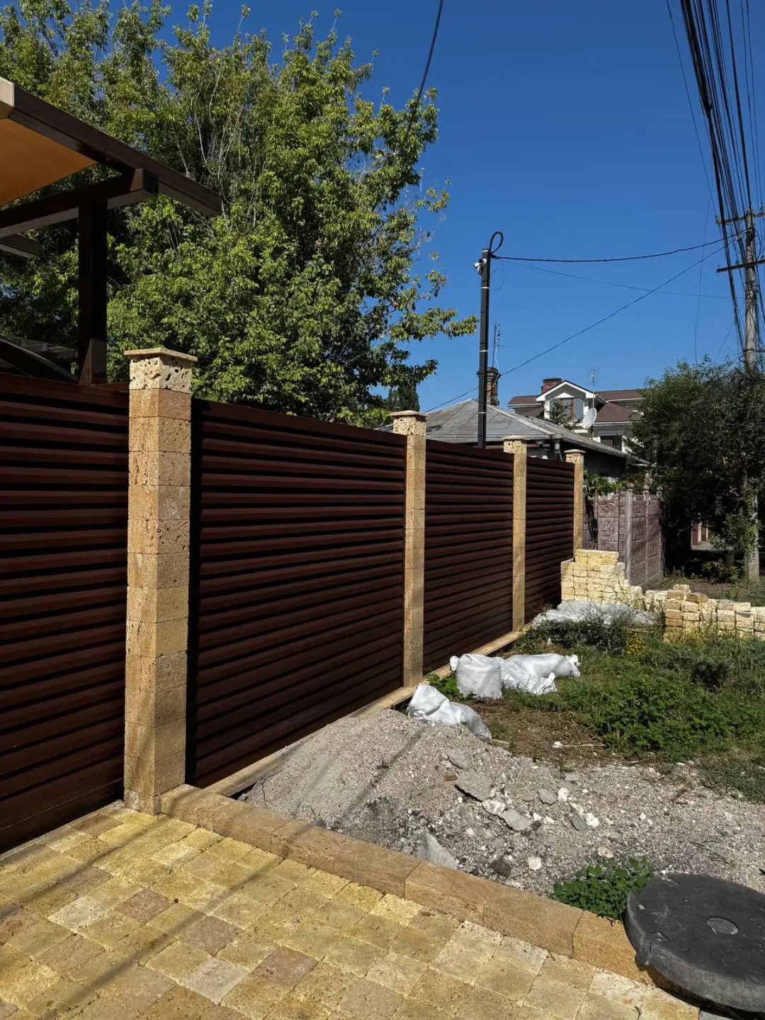Забор-жалюзи из ламелей Реснички 12м RAL8017 Шоколад МАТТЕ фото 6 в Рыбинске