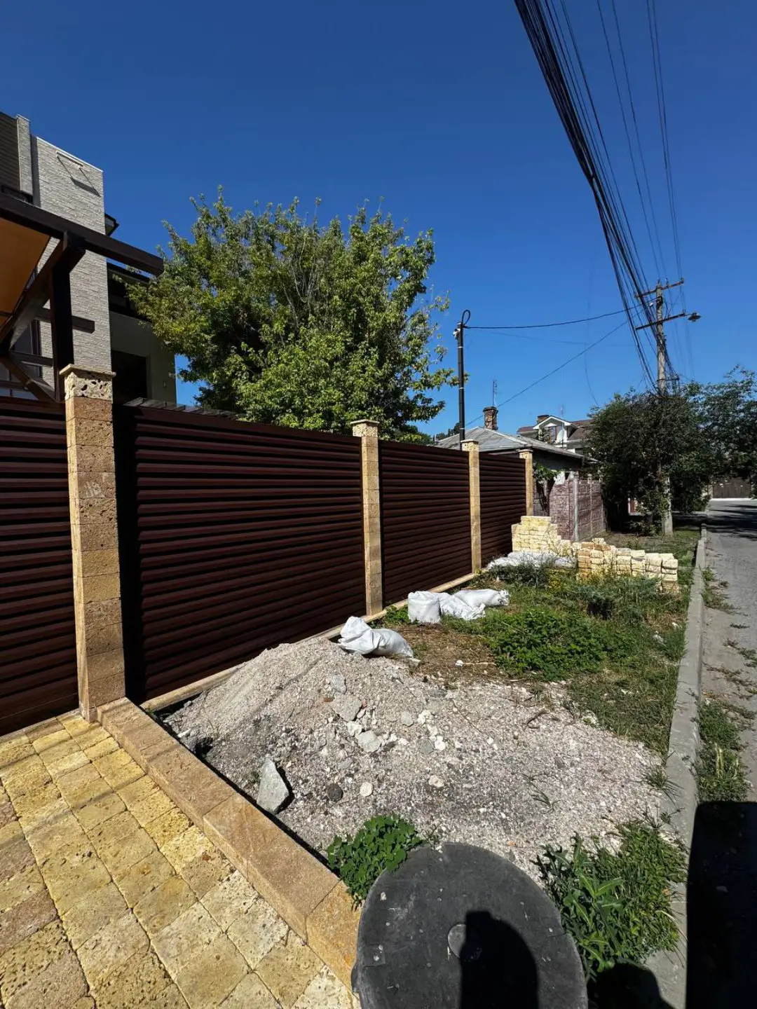 Забор-жалюзи из ламелей Реснички 12м RAL8017 Шоколад МАТТЕ фото 5 в Рыбинске